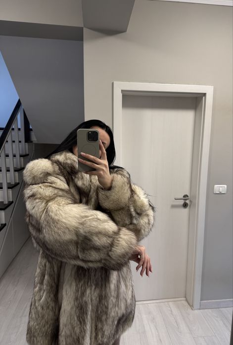 Vând blană naturală de vulpe , este ca noua