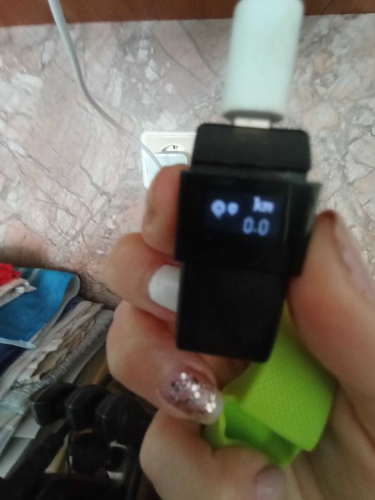 Продавам работеща смарт гривна