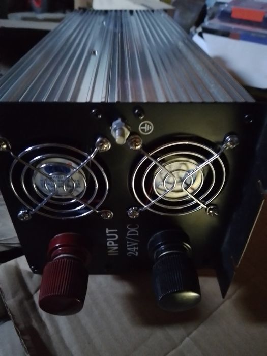Vând invertor 24v
