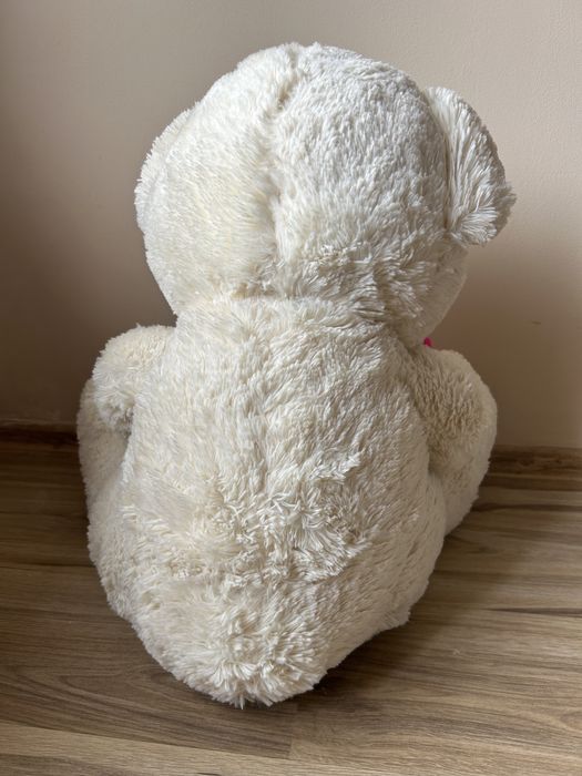 Голямо плюшено мече със сърце