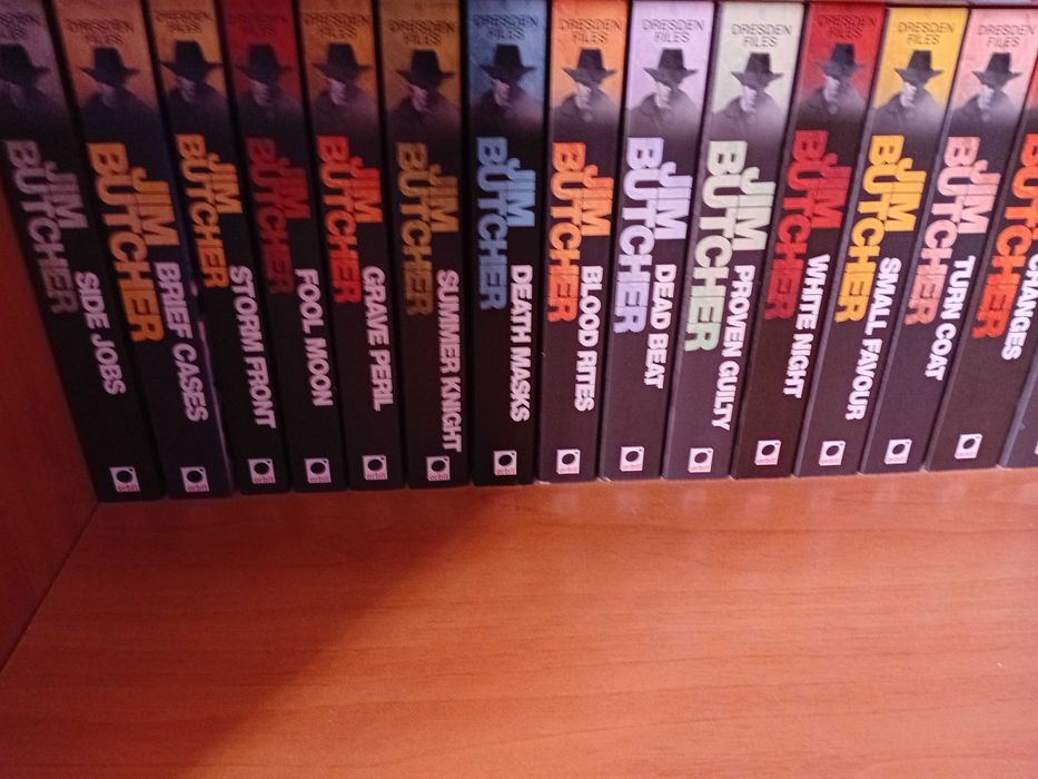 carti sf fantasy grim dark space opera engleza si romana