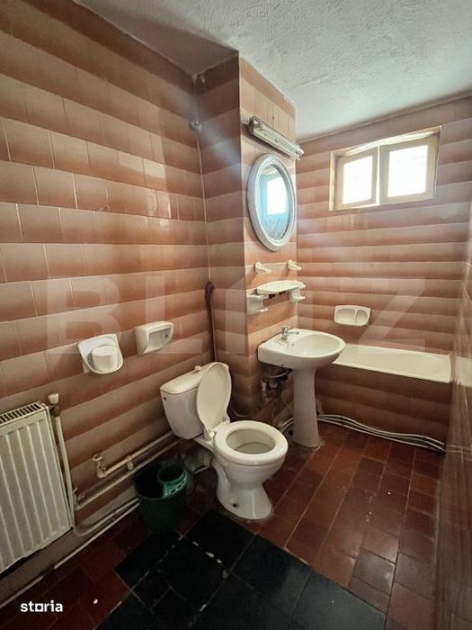 Apartament cu 4 camere, etaj 3, zona Sensul Vechi