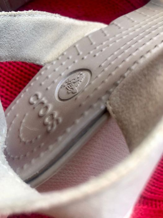 Vând Sandale marca CROCS