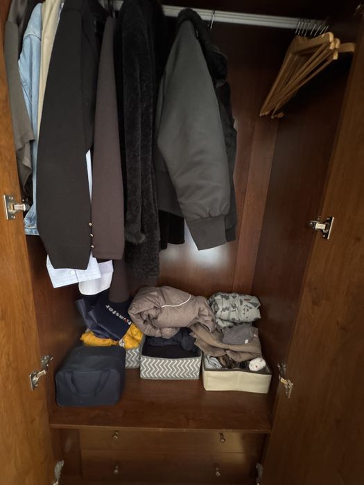 Шкаф из натурального дерева