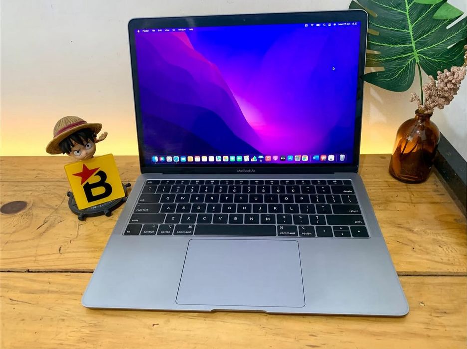 Macbook Air 2020 • i5 • 8 GB RAM • 96 % Bateria
