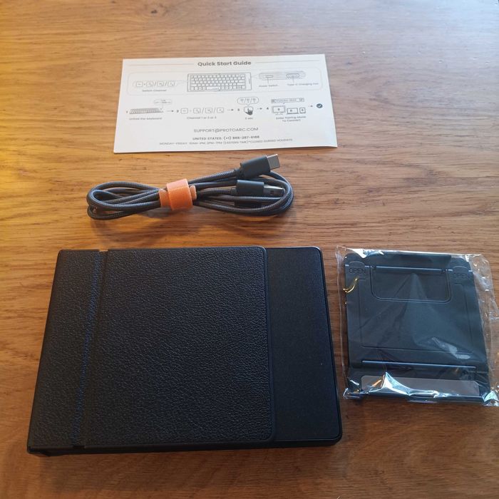 НОВА! Сгъваема Bluetooth клавиатура AZERTY, Френска подредба