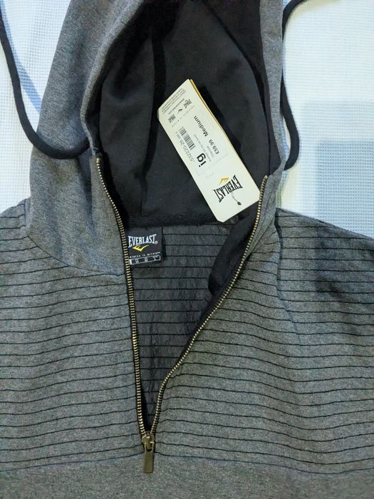 M. Nou. Bluză Everlast.