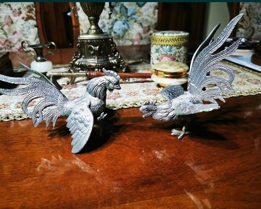 Vand doi cocosi metalici in lupta