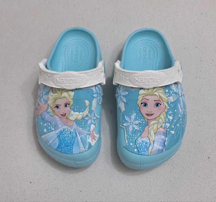 Slapi CROCS Frozen Elsa Light Clg K Ice Blue cu luminite, sandale apa, saboti plaja C11 sau Nr. 28 - 29 EU