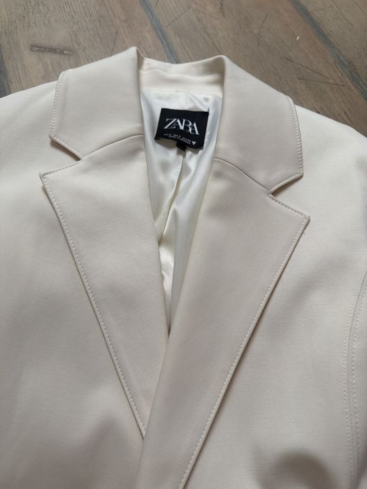 Сако zara размер С бледо бежававо към бяло