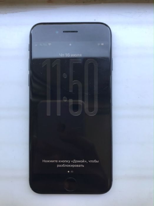 Продам iPhone SE 2020