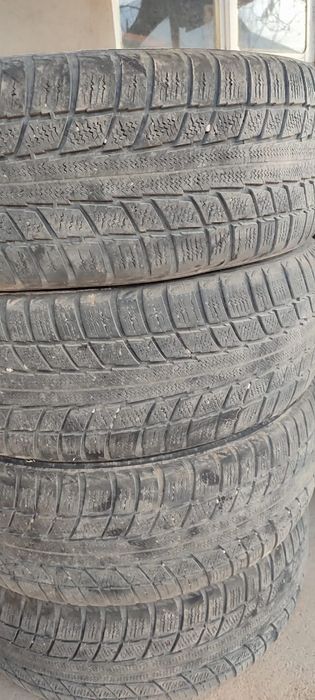 Зимные шины б.у. в хорошем состояни.