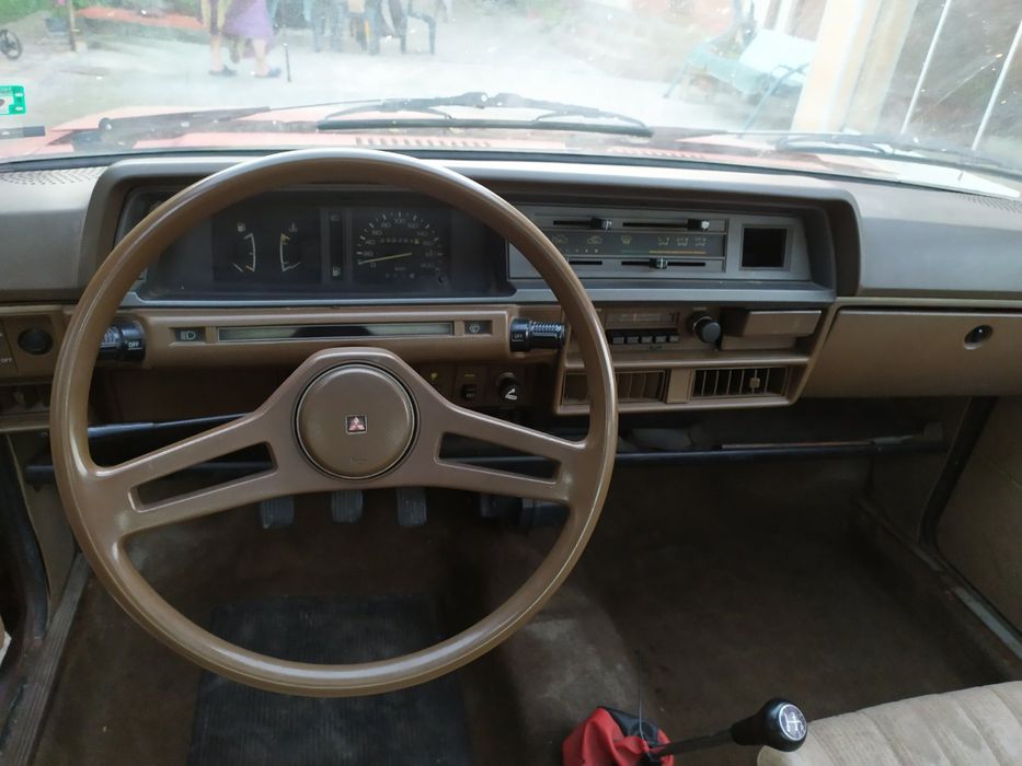 Продавам Мицибуши  Голт