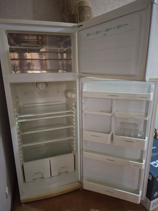 Продам холодильник Аристон