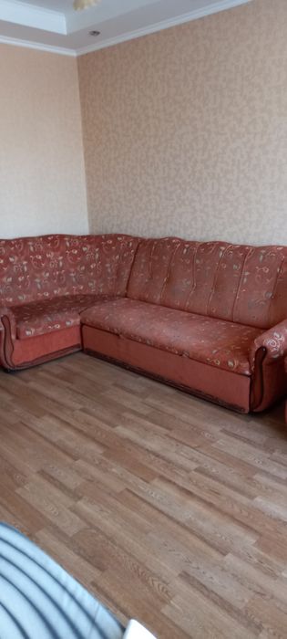 Диван угловой с креслом.