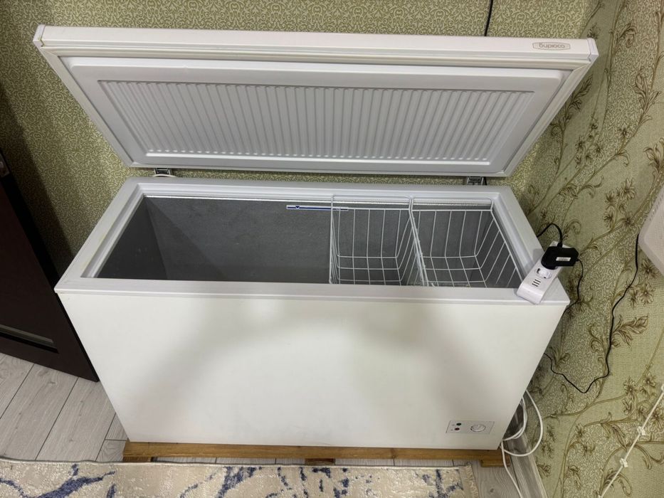 Морозильник Бирюса 260 л белый