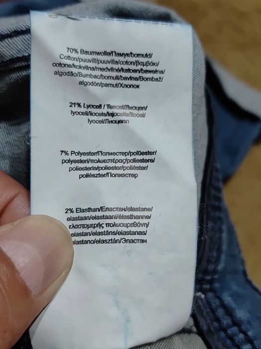 Bermude Pierre Cardin cu etichetă