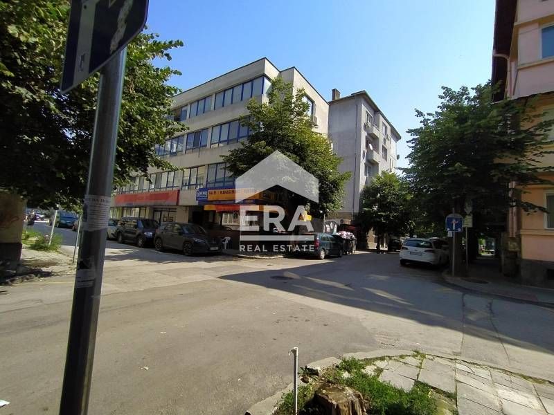 Четиристаен тухлен апартамент за продажба, в идеален център, Варна, на