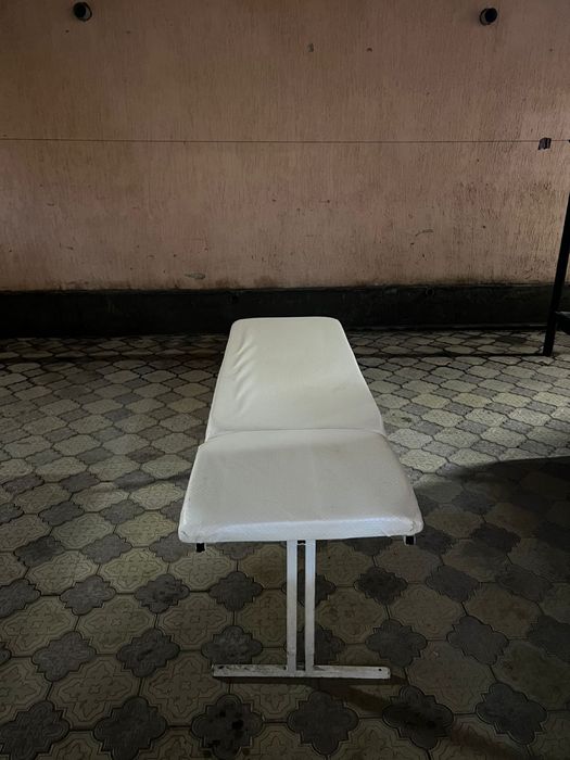 Кушетка продам .