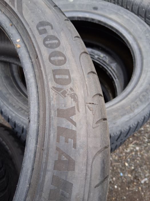 245 40 19 GOOD YEAR 2бр летни