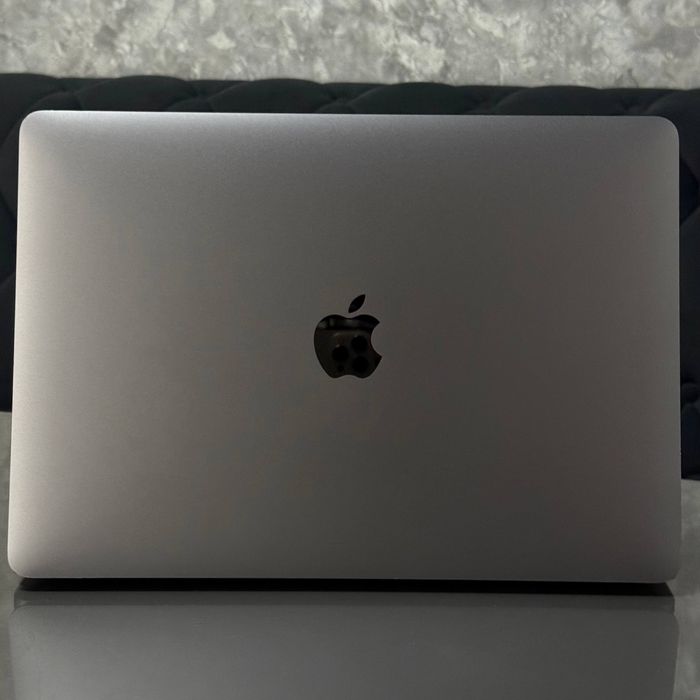 MacBook Pro 2020 i5 16/512 katta xotiralik idealidan