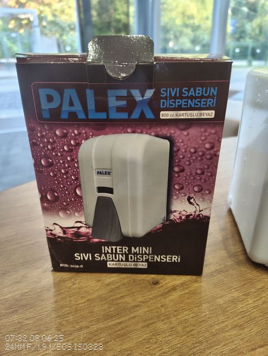 Диспенсър за течен сапун