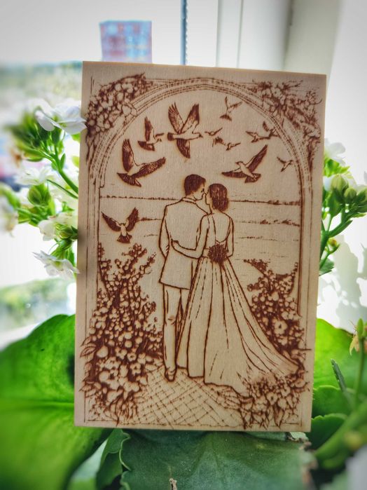 Гравирана дъска за рязане и картичка с персонализирано послание