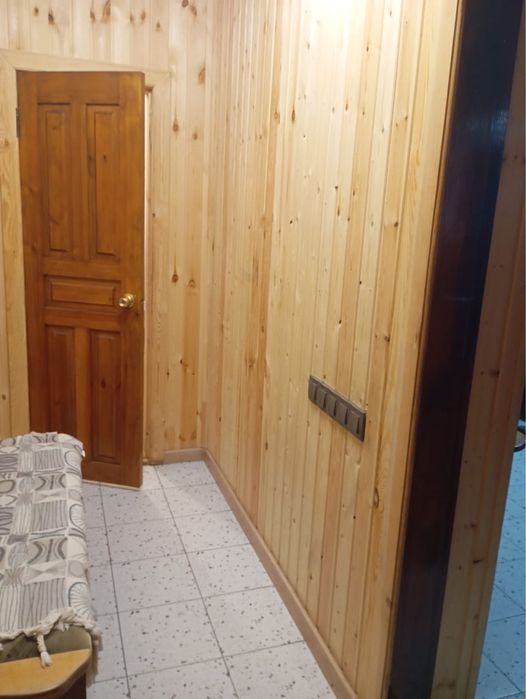 Баня на дровах, Дружба