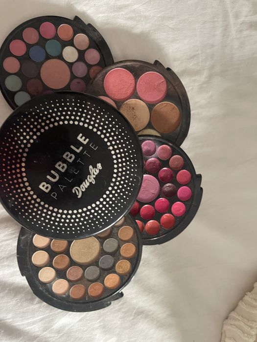 2 seturi machiaj douglas