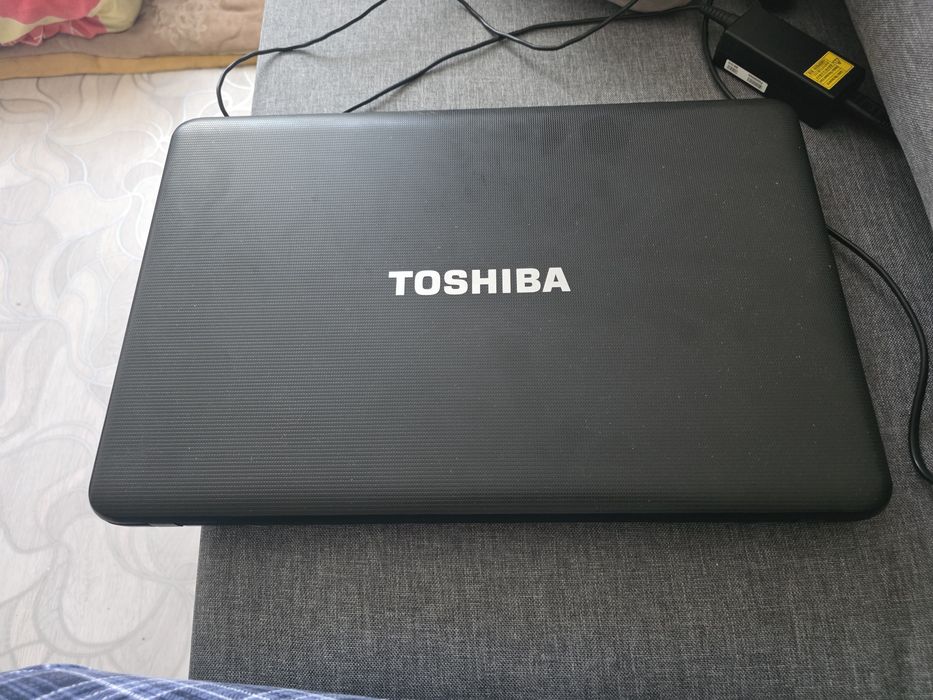 Большой рабочий ноутбук Toshiba 17.3" / Windows 7 (длина — 49 символов