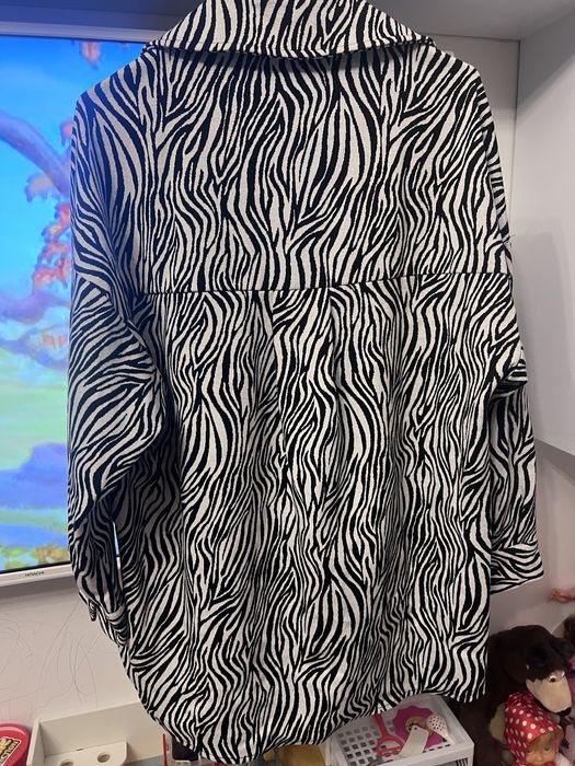 Compleu dama cu pantaloni evazati si bluza mai larga decat se vede