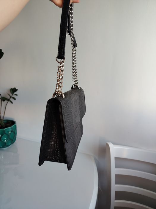 Geanta de umăr neagră