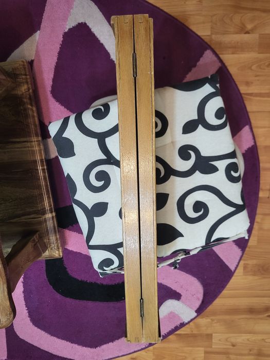 Vând cutie de lemn ptr jocul de table și sah cu puluri și zaruri