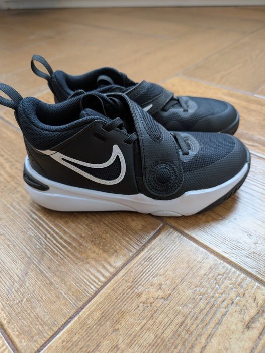 Adidași copii Nike Team Hustle 32