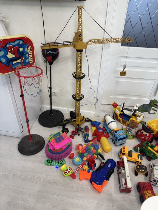 Для мальчика игрушки