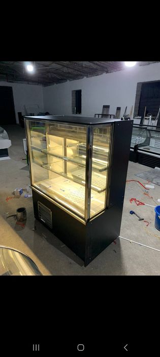 Витрина холодилник