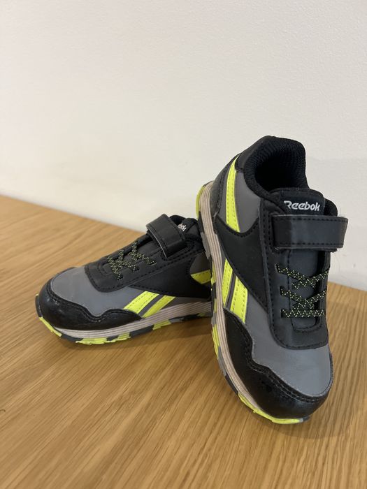 Маратонки Reebok-24 номер.Носени са,но са в много добро състояние