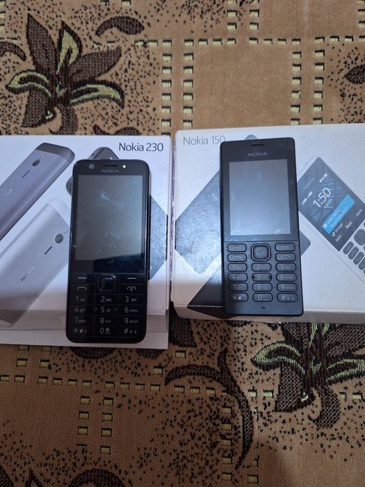 Vind 4 telefoane cu butoane