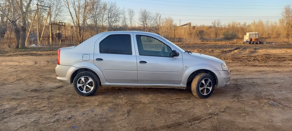 Рено логан 2015 год