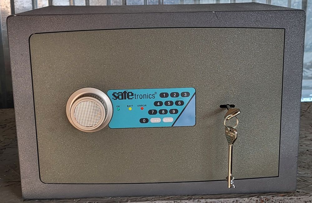 Взломостойкий сейф SAFETRONICS