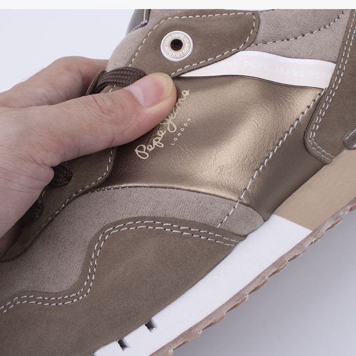 Кроссовки женские