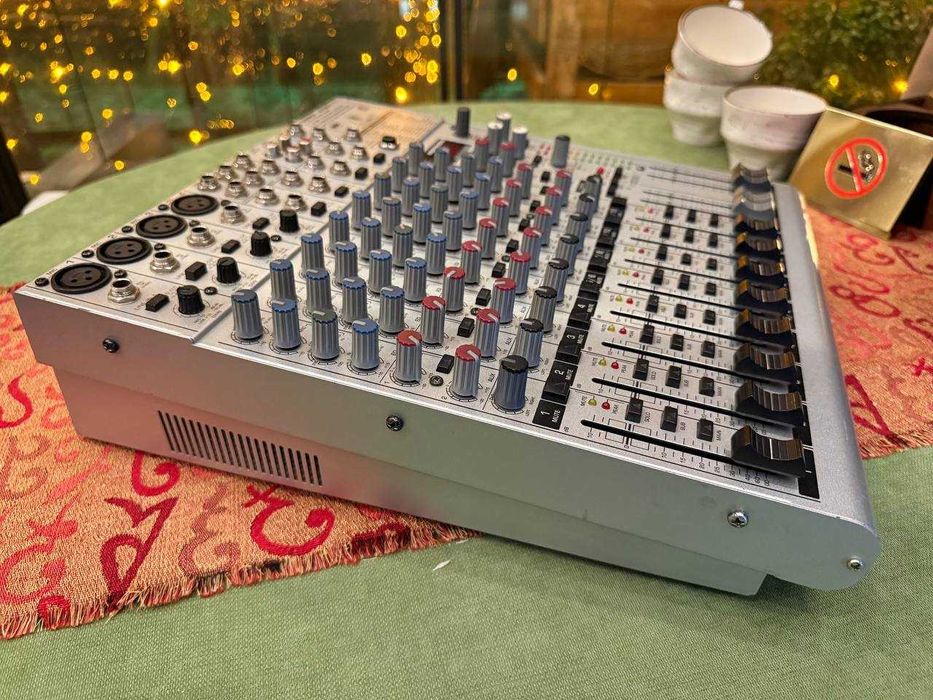 Микшерный пуль (микшер) Behringer UB1622FX-PRO