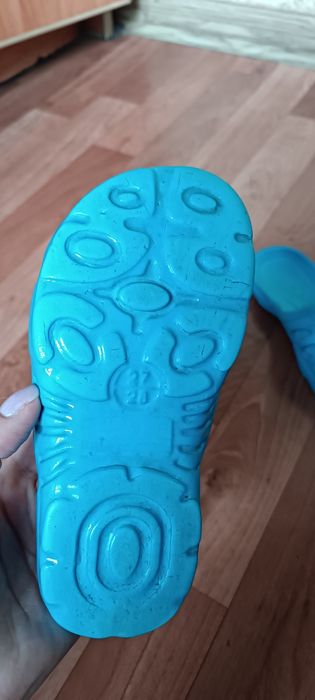 Продам сланцы, шлепки детские