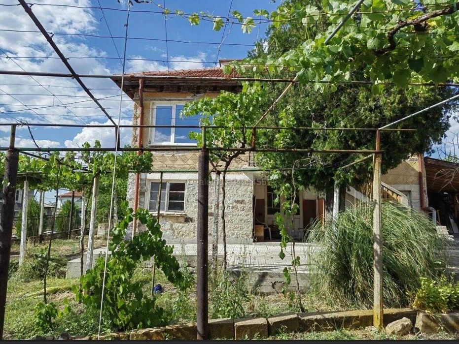 Продавам къща в с.. БРЯСТ