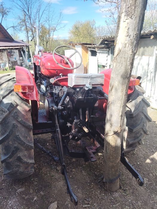 Vând tractor fent