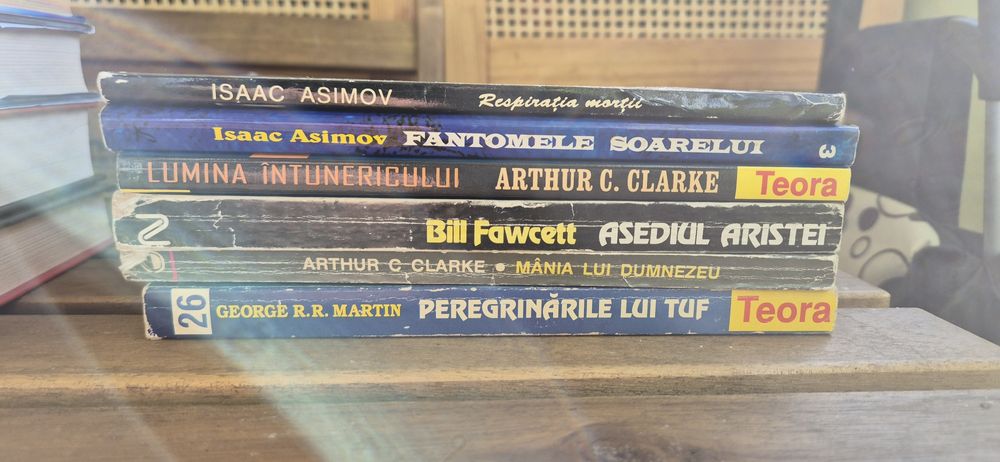 Lot 6 carti SF ( Asimov, Clarke, Fawcett,George Martin)