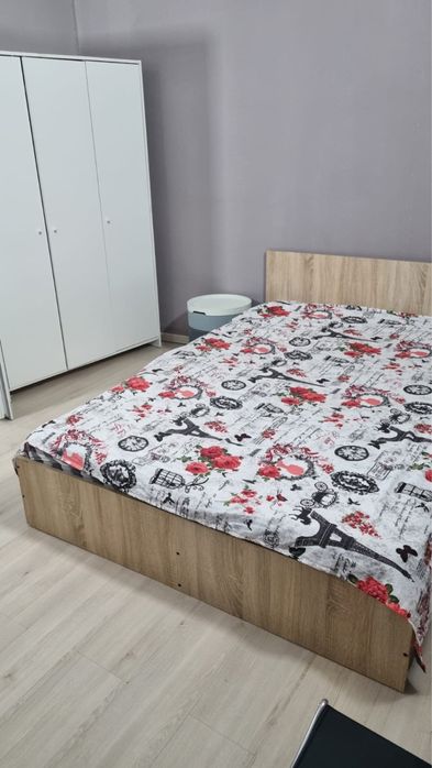 Casă 3 camere la curte de inchiriat