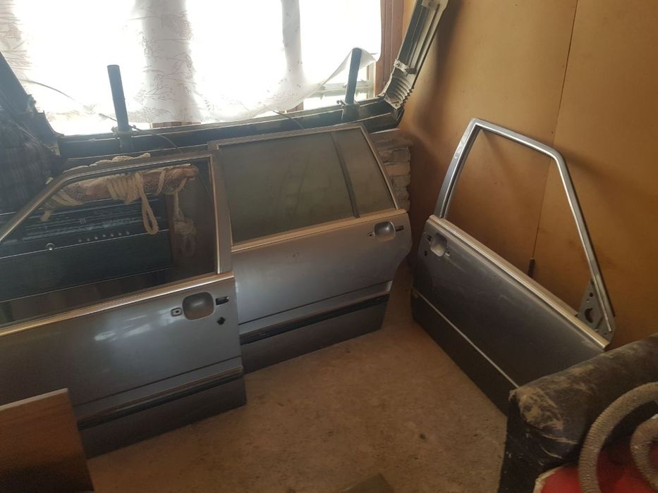 Продаются двери и задний бампер от Вольво 740 модели