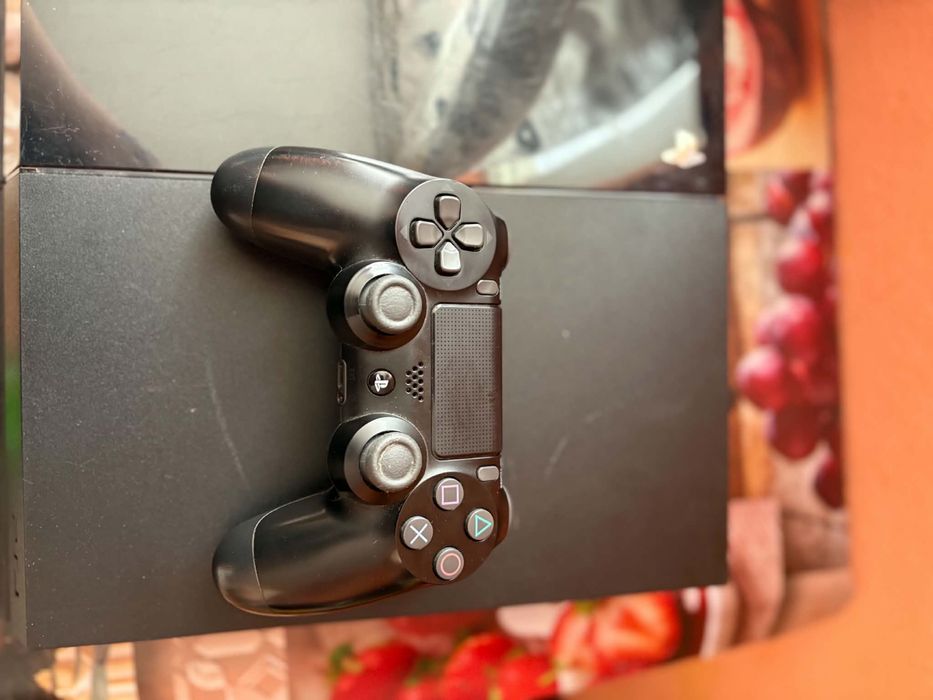 Se vinde ps4 slim cititi descrierea(fac si schimb de la iPhone 15 in sus cu dif din partea mea)