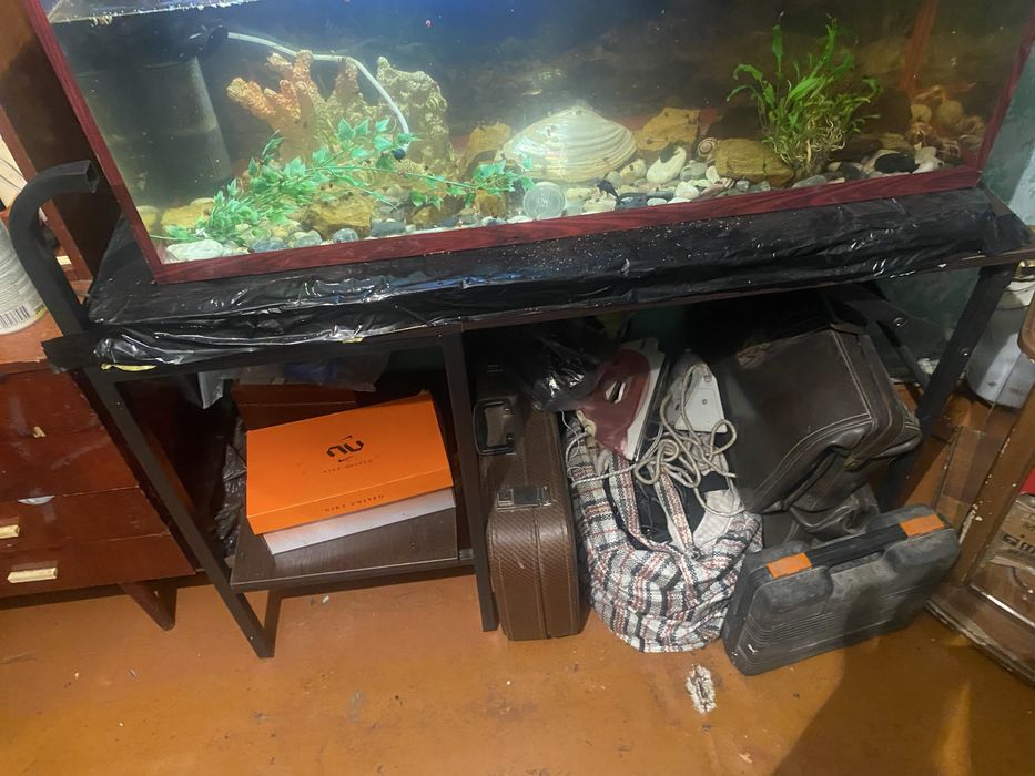 Прдается аквариум с столом